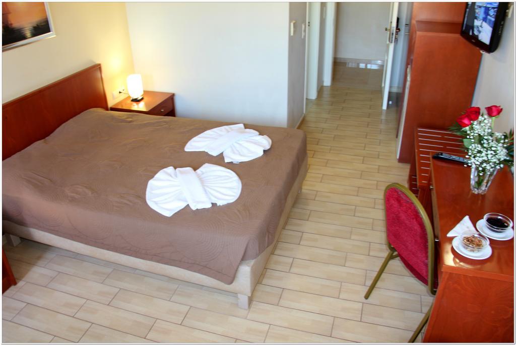 Agelia Beach Hotel Sfáka 外观 照片